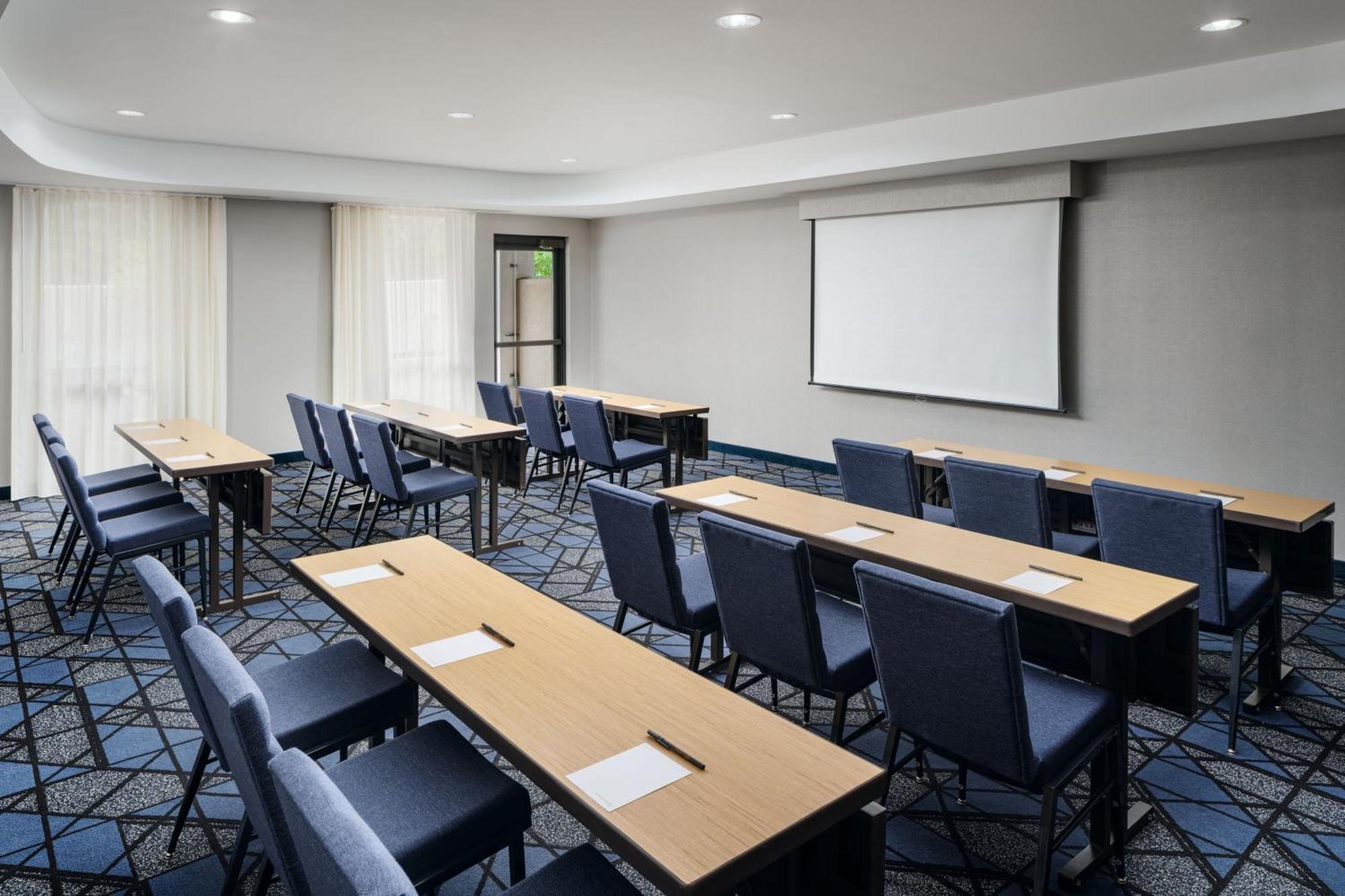 Courtyard By Marriott Kingston Hotel Exterior photo